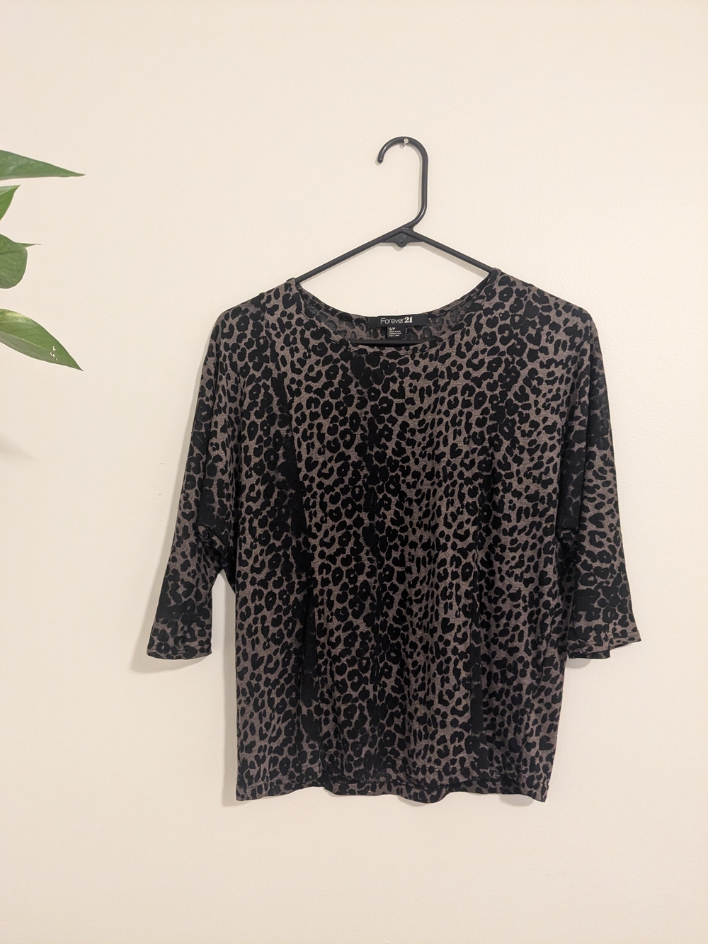 Forever 21 Black & Gray Leopard Print Women's Top